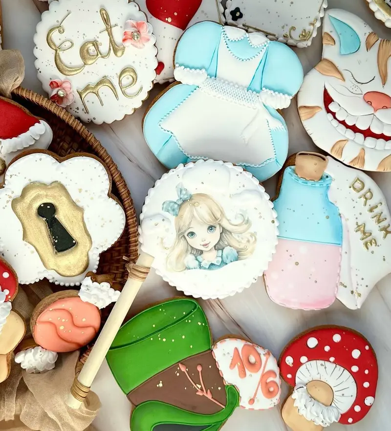 Alice in Wonderland Cookies