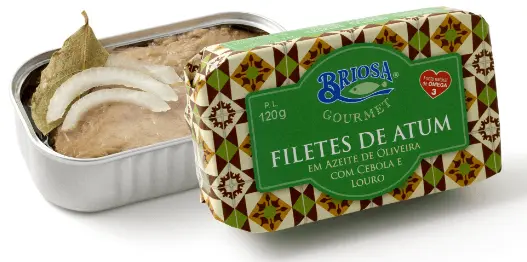 Filets de thon à l'huile d'olive avec oignon et laurier