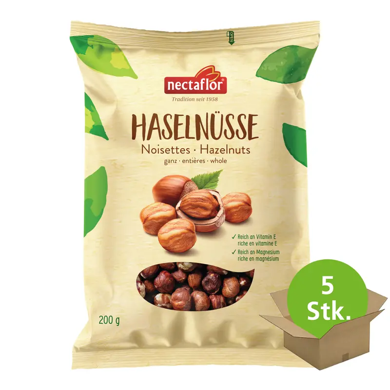 Haselnüsse ganz
