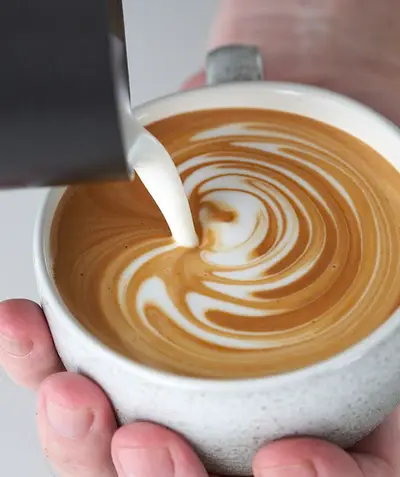 Latte Art Kurs – Lerne die Kunst des perfekten Milchschaums!