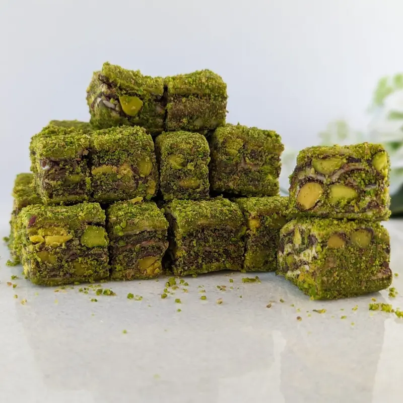 Lokum mit Schokolade und gehackten Pistazien in Baklava-Stücken 300g