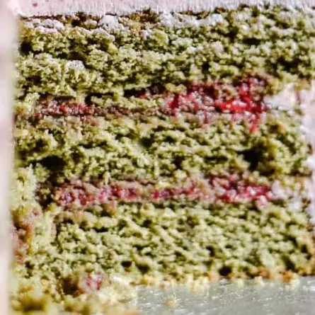 MATCHA RASPBERRY – Matcha-Kuchen + Himbeerkompott + Bourbon-Vanille-Buttercreme 🍵