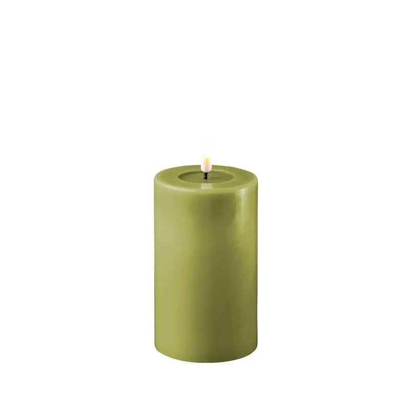 Olivgrüne Stumpenkerze Indoor LED 12,5 cm