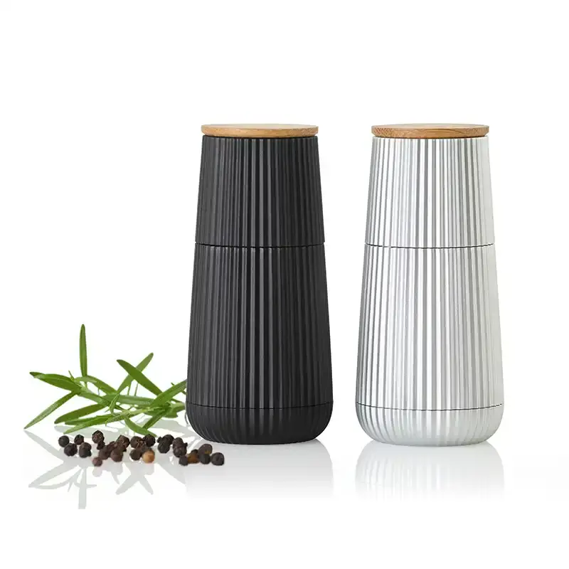 Pfeffer- und Salzmühle in Schwarz und Silber