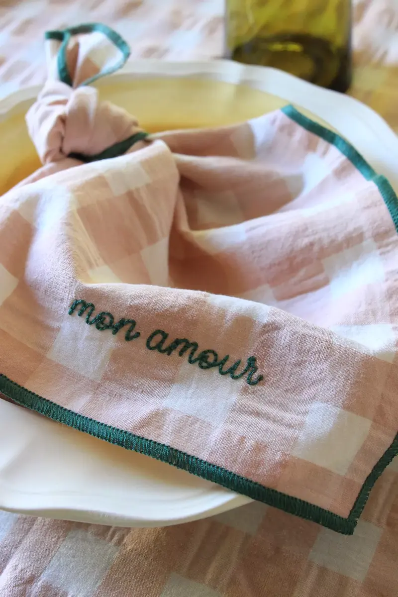Serviette de table rose macaron "mon amour"