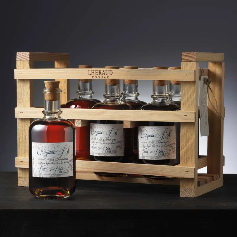 Terre & Bois Petite Champagne V.S. Cognac Lhéraud, Angeac-Charente, 70cl (6er Holzharasse)
