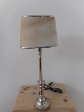 Tischlampe Nickel Schirm Fell grau