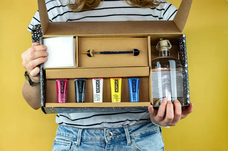 Tschin (Gin) Designer