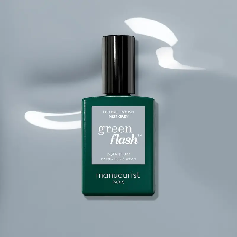 Vernis à ongles semi-permanent bleu aux sous-tons gris (Mist grey)