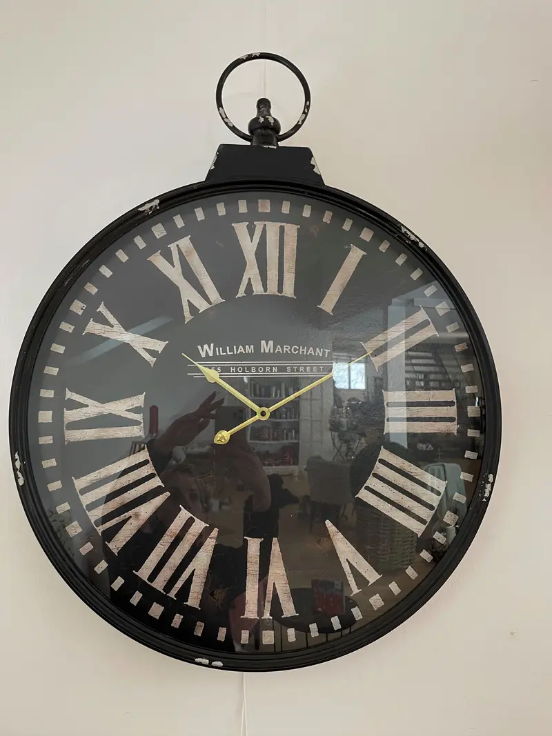 Wanduhr schwarz