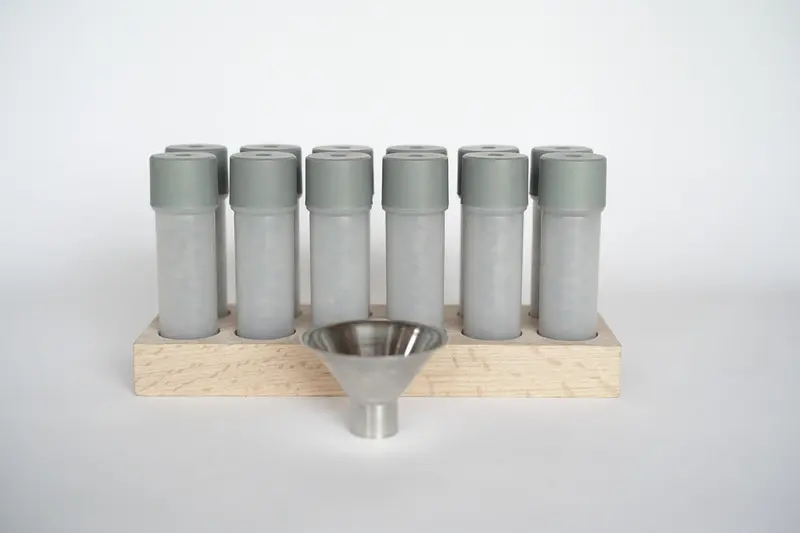 Weber Workshops Bean Cellar – 12 Polymer-Tuben mit Holzstation